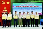 Phường Phú Hòa trao khen thưởng đột xuất cho các tập thể có thành tích xuất sắc trong đợt cao điểm thực hiện định danh điện tử mức độ 2