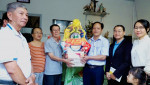 Đoàn lãnh đạo thành phố Thủ Dầu Một thăm tặng quà gia đình chính sách nhân dịp tết Nguyên đán Ất Tỵ