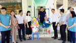 Lãnh đạo thành phố Thủ Dầu Một thăm tặng quà gia đình chính sách tiêu biểu nhân dịp tết Nguyên đán 2025
