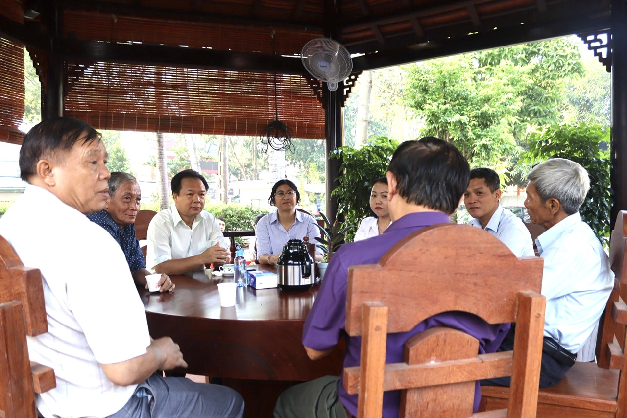 “Cà phê sáng- Trao đổi với CBCC, người lao động và cán bộ khu phố”