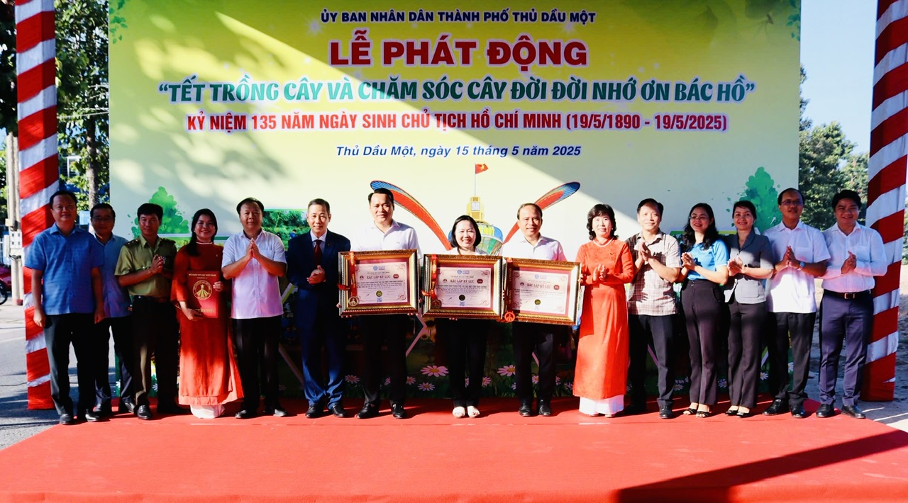 TP Thủ Dầu Một nhận 03 kỷ lục tại Lễ phát động “Tết trồng và chăm sóc cây đời đời nhớ ơn Bác Hồ”