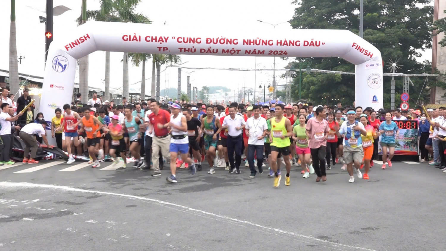 HINH 02 GIAI CHẠY CUNG DUONG NHUNG HANG DAU