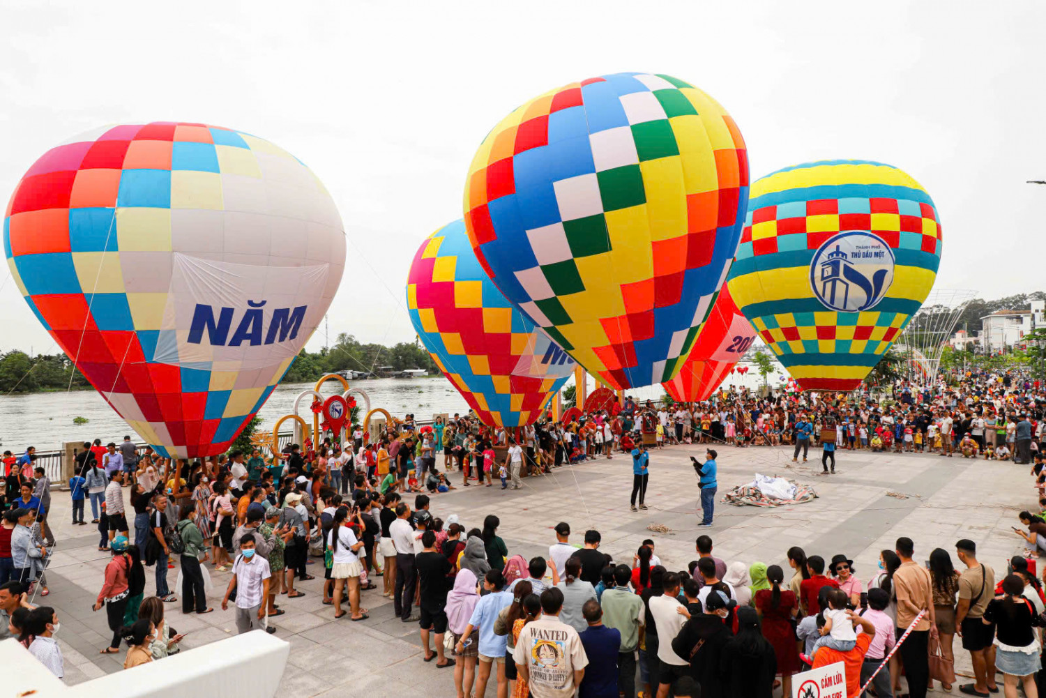 HINH 07 CHUONG TRINH BIEU DIEN KHINH KHI CAU