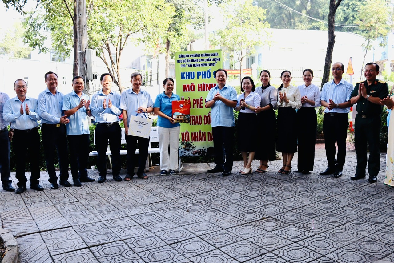 Lãnh đạo thành phố Thủ Dầu Một dự chương trình “Cà phê sáng – Trao đổi với nhân dân” Khu phố 9 phường Chánh Nghĩa