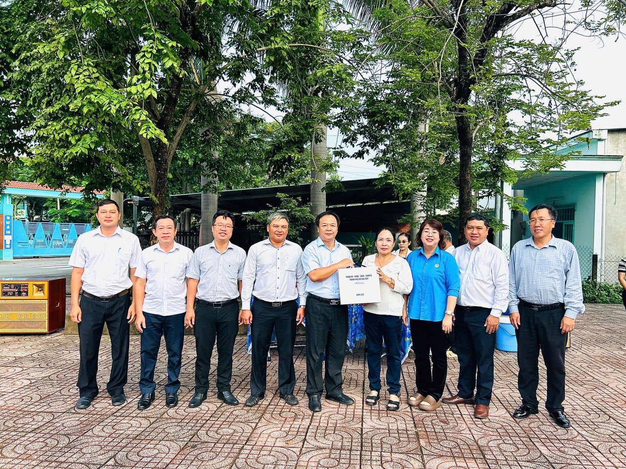 Phường Tân An tiếp tục duy trì Mô hình Cà phê sáng- trao đổi với nhân dân