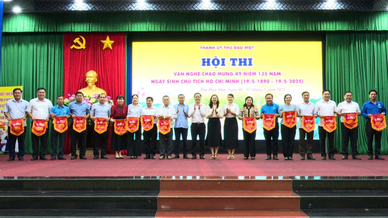 Thành ủy Thủ Dầu Một khai mạc hội thi văn nghệ chào mừng kỷ niệm 135 năm ngày sinh Chủ tịch Hồ Chí Minh