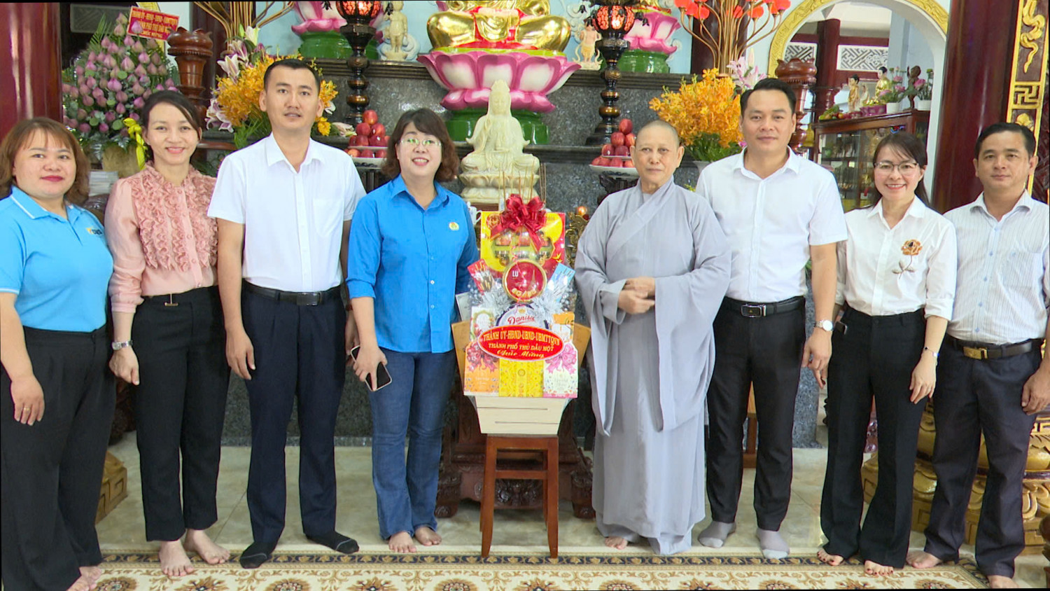 Đoàn lãnh đạo thành phố Thủ Dầu Một thăm, tặng quà Chùa, Tịnh xá, Thiền viện trên địa bàn thành phố