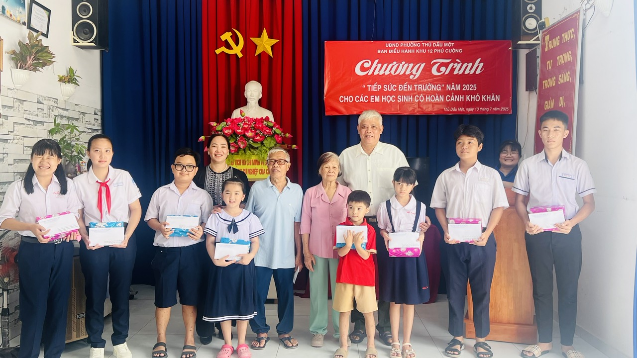 Chương trình “Tiếp sức đến trường” năm 2025 tại Khu phố 12 (Phú Cường), phường Thủ Dầu Một