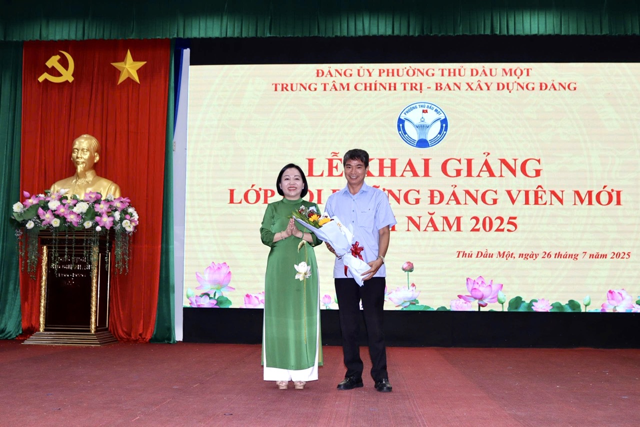 Lớp bồi dưỡng Lý luận chính trị cho Đảng viên mới – Đợt 1 năm 2025