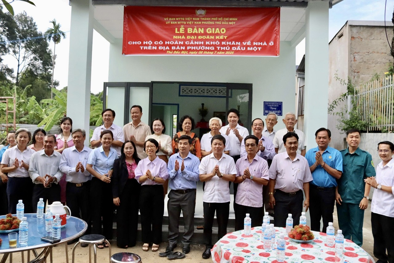 Phường Thủ Dầu Một bàn giao Nhà đại đoàn kết cho hộ có hoàn cảnh khó khăn về nhà ở trên địa bàn